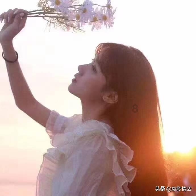 谢娜惊艳亮相！透明薄纱裙配皮衣大秀好身材