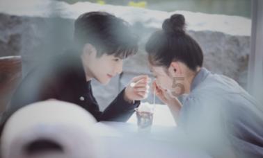 漂亮少女夏日秀