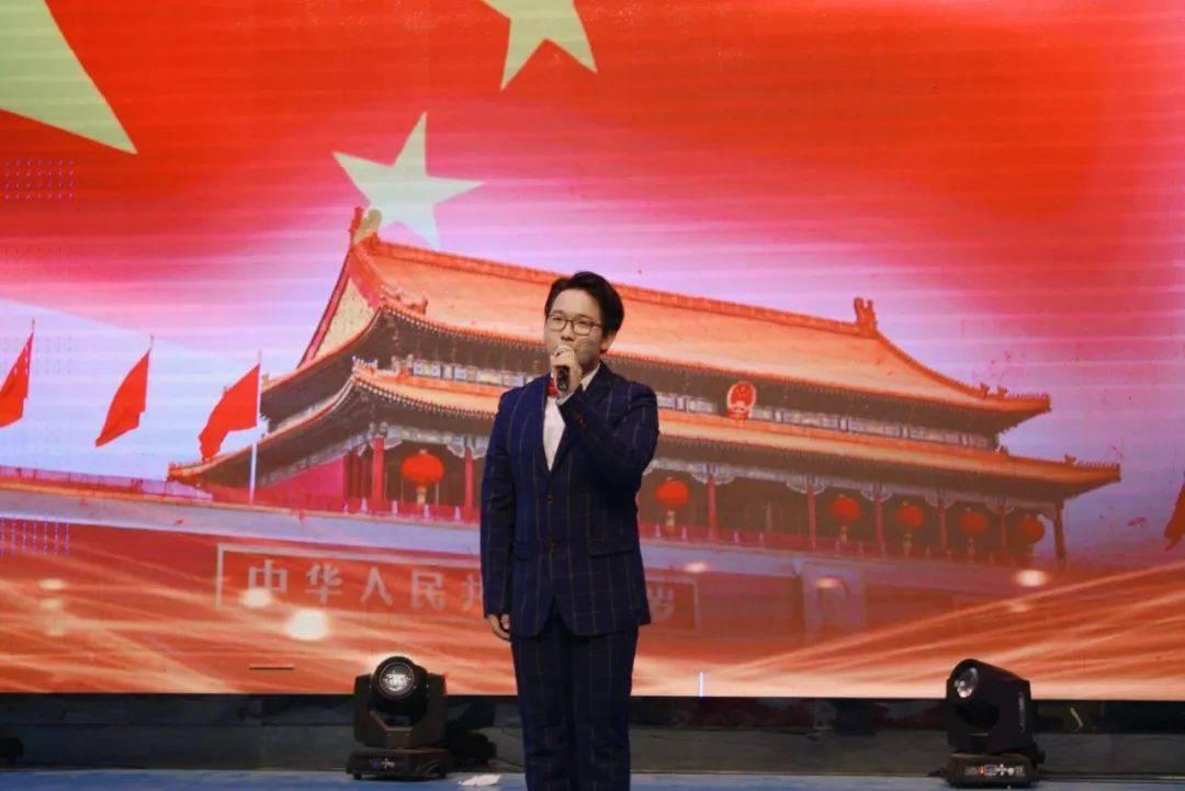 毛万春参加湘西州代表团审议