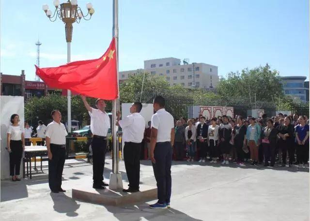 我跟我朋友就是他打我的打不进，我打他的也打不进是怎么回事？游戏画面