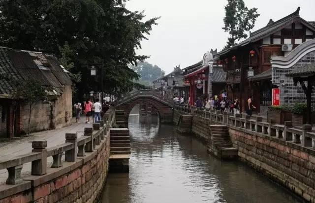 there 修饰no one（意思是说副词可以修饰名词嘛）？游戏画面