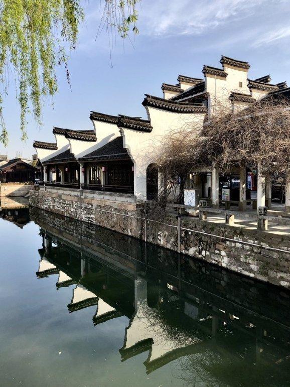 逃离整洁的杂物间